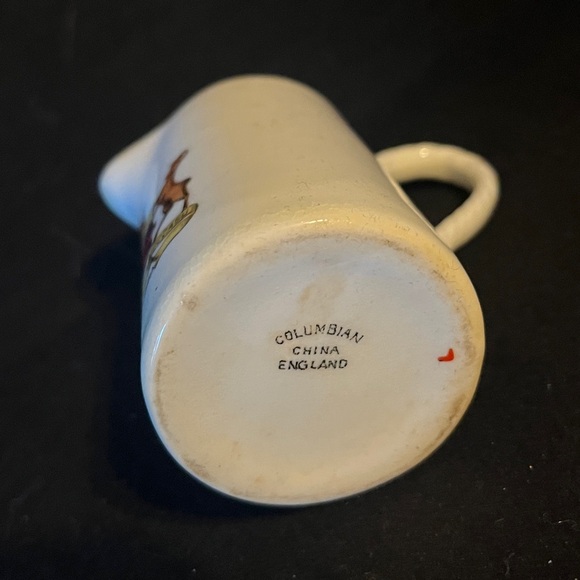 Vintage Crested Ware Ceramic Creamer with British Columbia Seal - Picture 4 of 7